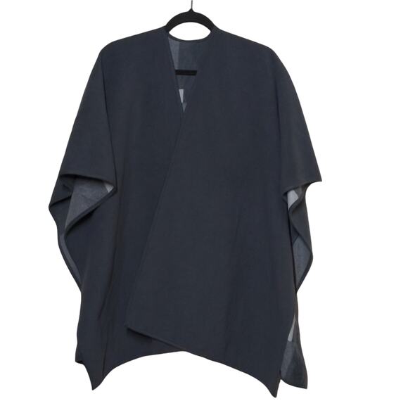 Woolrich Reversible Open Front Wrap / Cape in Gray - One Size - EUC - Picture 5 of 9